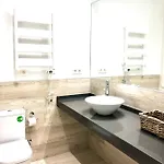 Foodies Location. Surf. Netflix . 3 Bdr Apartmán