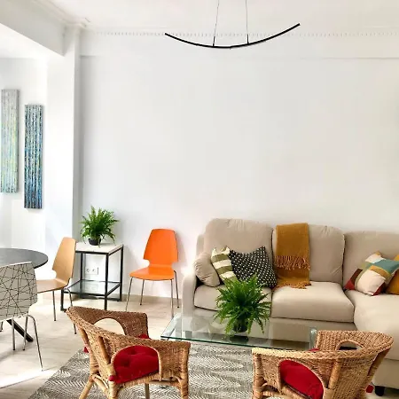 Foodies Location. Surf. Netflix . 3 Bdr Appartement *