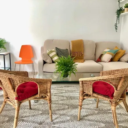 Foodies Location. Surf. Netflix . 3 Bdr Appartement *