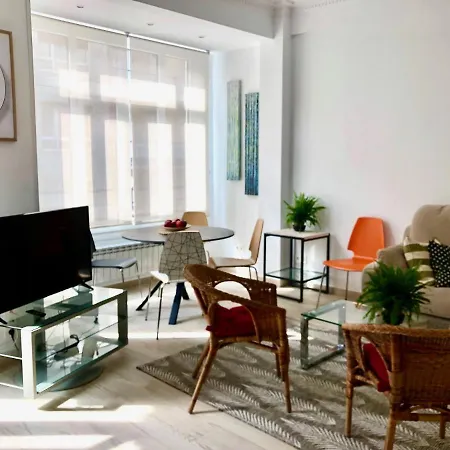 Foodies Location. Surf. Netflix . 3 Bdr شقة *